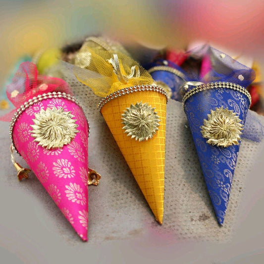 50 Pc Cone Shape Wedding Favours, Traditional Cone-Shaped Gift Favours